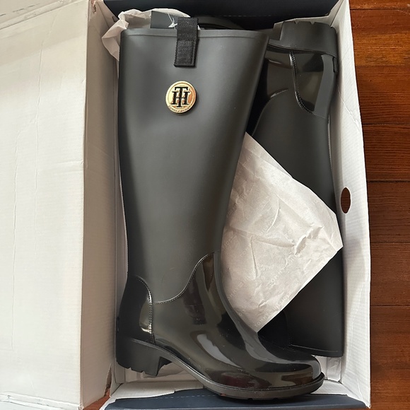 Tommy Bahama Shoes - TOMMY HILFIGER Karissa 2 Logo Rain Boots
